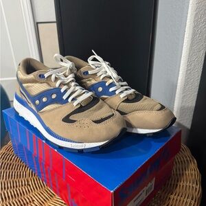 Saucony Men's Beige and Blue Sneakers